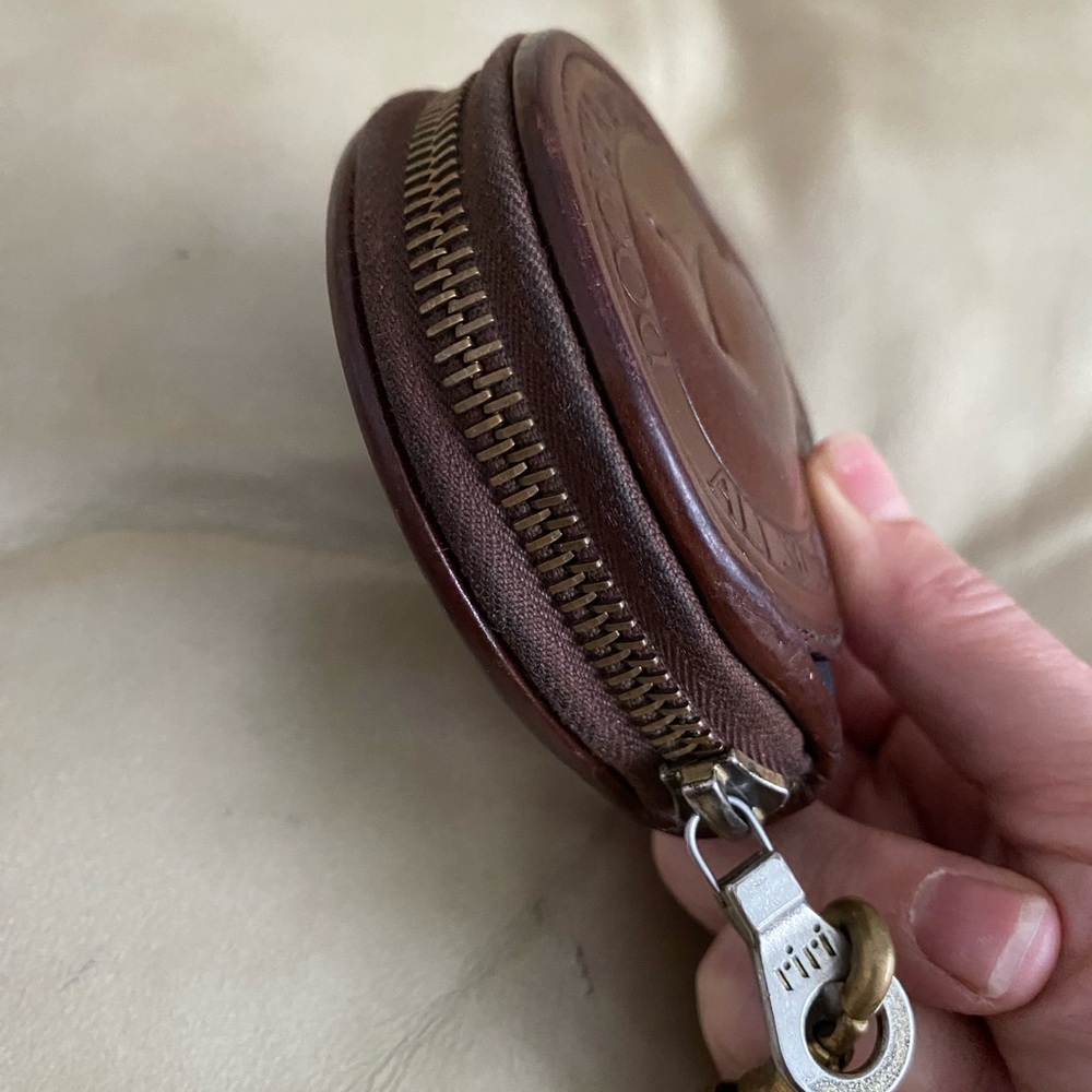 Vintage Dooney & Bourke Big Duck Circle Zip Coin Wallet AWL Leather - Picture 10 of 13